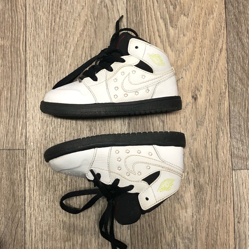 JORDANS Hi Tops Sneakers White AiR Jordan Sz 7 - Picture 3 of 8